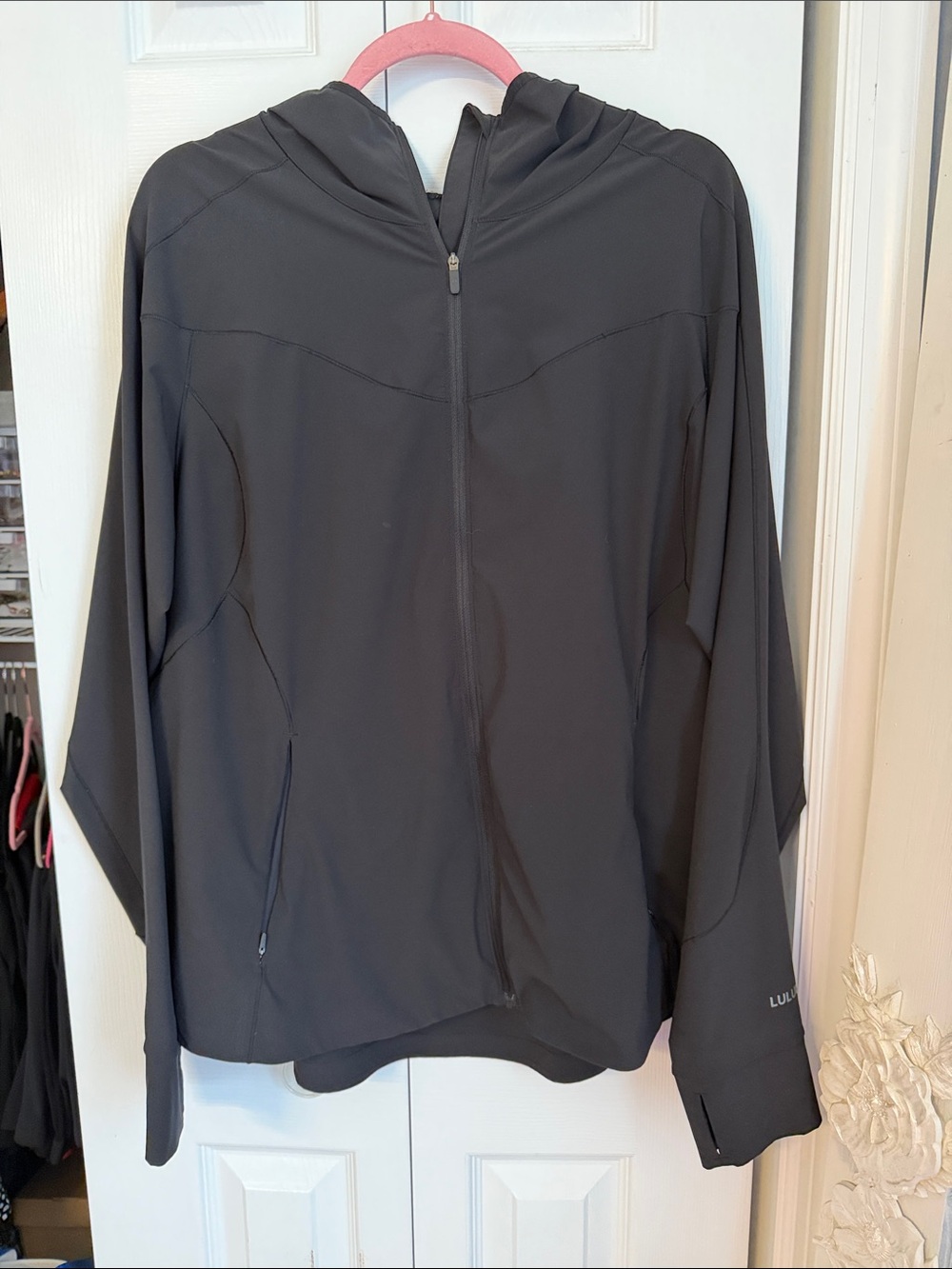 Very good used lululemon mist over windbreaker in size 16